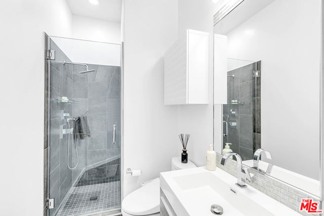 840 N Croft Avenue, Los Angeles CA: https://media.crmls.org/mediaz/5f3d204a-0bd5-4602-9ec5-b4cb29c754eb.jpg