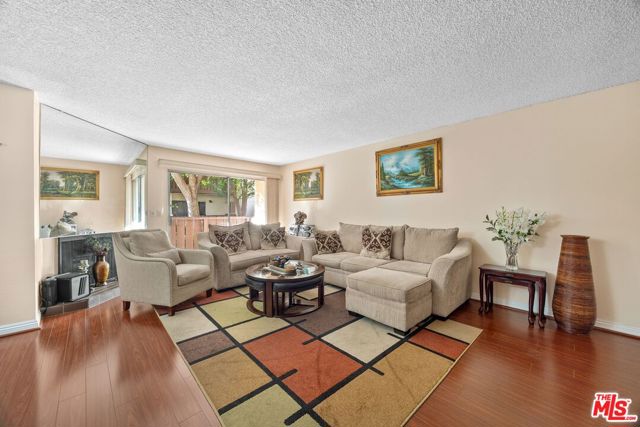 15060 Victory Boulevard, 104 photo 3