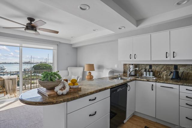 1623 Glorietta Blvd, Coronado CA: https://media.crmls.org/mediaz/5f3e51bc-cec9-426f-9fcb-c345ca9c8c1a.jpg