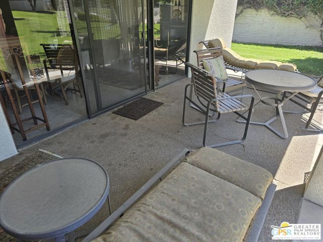 1445 Via Isla, Palm Springs CA: https://media.crmls.org/mediaz/5f3ed464-04b8-45f0-8e66-669433e906ee.jpg