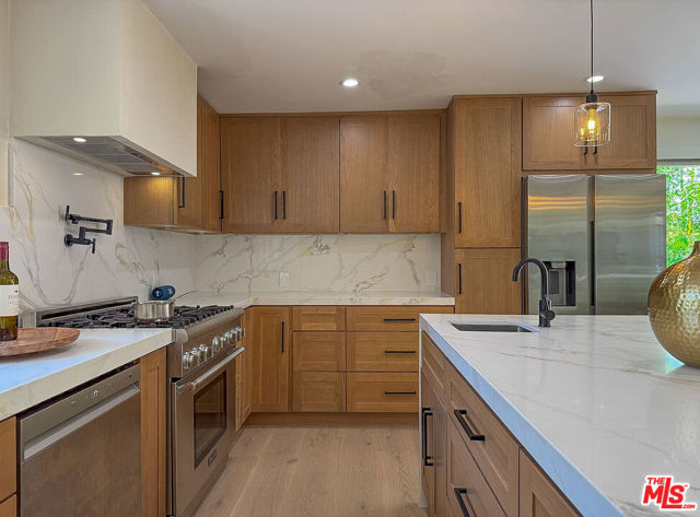 4108 Valley Vista Court, Sherman Oaks CA: https://media.crmls.org/mediaz/5f3f0981-451c-4870-a21f-5de0d1c44bf4.jpg