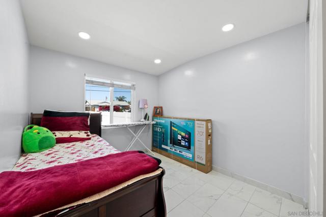 619 Dorothy St, El Cajon CA: https://media.crmls.org/mediaz/5f3f364d-bec3-4097-b179-81d7431973d0.jpg