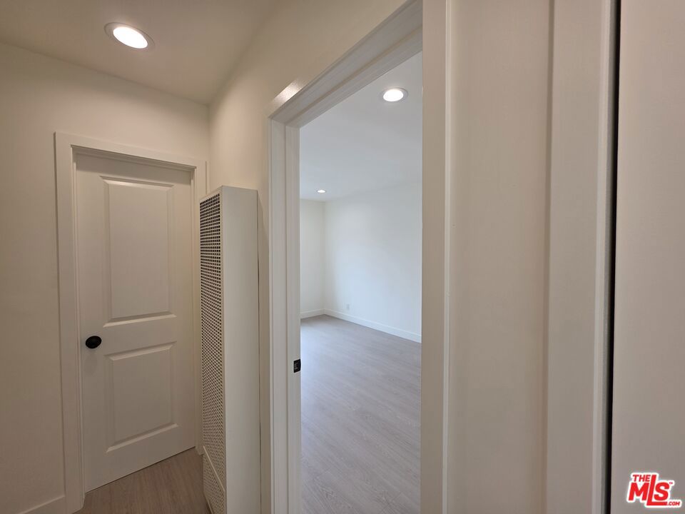 https://media.crmls.org/mediaz/5f4088a5-fe55-433f-8277-9a73edf2c354.jpg?preset=X-Large