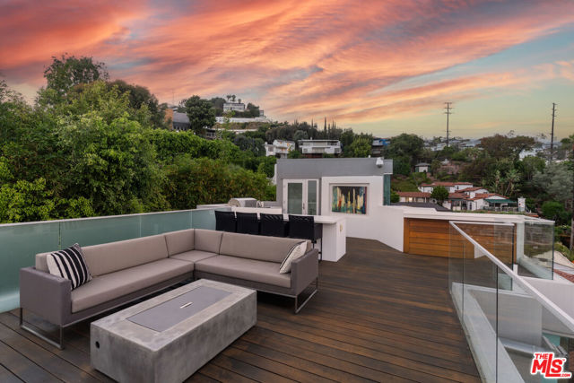 1377 Miller Place, Los Angeles CA: https://media.crmls.org/mediaz/5f40a2f3-fbe7-406e-9f67-5fd5fea6fdb7.jpg