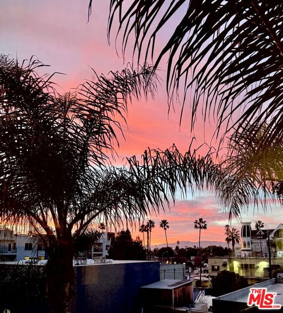 13320 Beach Avenue, Marina del Rey CA: https://media.crmls.org/mediaz/5f40e19e-25ba-4672-8745-17fb0c222383.jpg