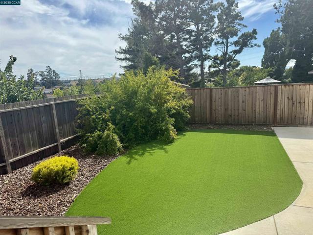 148 Lancaster Way, Vallejo CA: https://media.crmls.org/mediaz/5f40f5b2-654e-49d3-b2eb-70cc406299c4.jpg