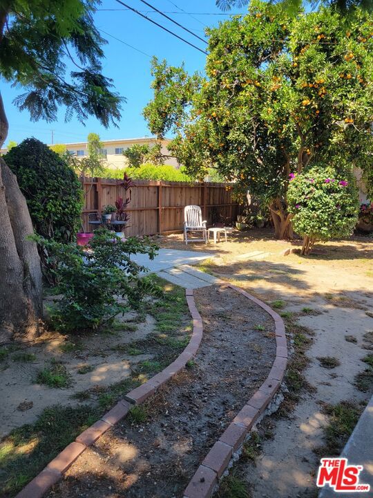 3955 Bentley Avenue, Culver City, California 90232, 2 Bedrooms Bedrooms, ,1 BathroomBathrooms,Single Family Residence,For Sale,Bentley,24429659