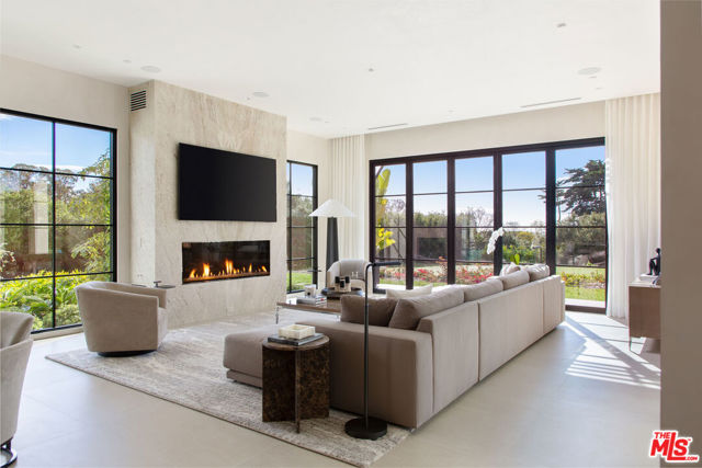 1437 S Jameson Lane, Montecito CA: https://media.crmls.org/mediaz/5f41a885-e938-49aa-b890-9aa0c28a4c26.jpg