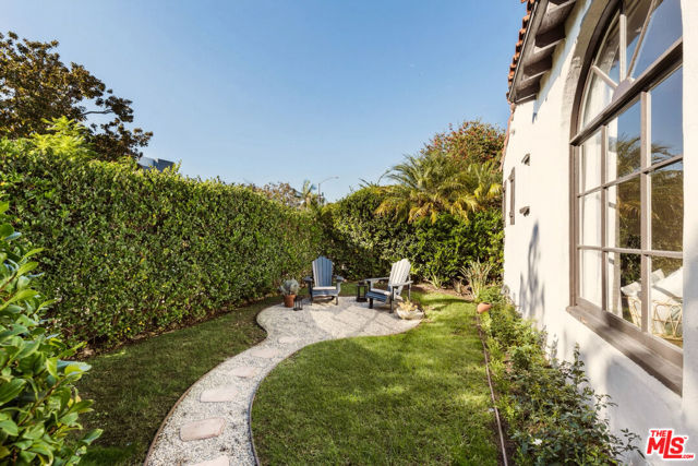 830 N Gardner Street, Los Angeles CA: https://media.crmls.org/mediaz/5f42c016-7857-4f71-b3e4-a17ed1969d8d.jpg