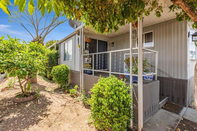 500 W 10 Street, Gilroy CA: https://media.crmls.org/mediaz/5f433e5b-f92e-4bf3-aca2-50a35e134a30.jpg