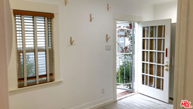 1111 12th Street, Santa Monica CA: https://media.crmls.org/mediaz/5f437fa3-553d-4ebc-8f11-267f5166bc4d.jpg