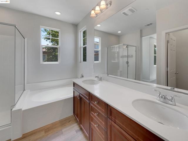 789 King Palm Ln, Brentwood CA: https://media.crmls.org/mediaz/5f445cf6-f2c8-4796-a59e-1302b3435c73.jpg