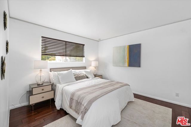 1101 Lincoln Boulevard, Santa Monica CA: https://media.crmls.org/mediaz/5f44c46f-a3d1-4f09-b1f0-50d90035ecaa.jpg