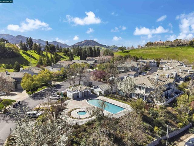 4605 Keller Ridge Dr, Clayton CA: https://media.crmls.org/mediaz/5f44ef35-cad9-4918-aa21-932b5105ffb7.jpg