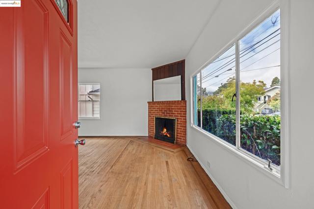 Image 4 of 31 For 532 Talbot Ave