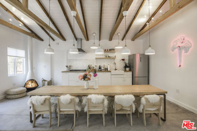 718 Vernon Avenue, Venice CA: https://media.crmls.org/mediaz/5f4516ca-f8b9-4333-9321-93a11df44529.jpg