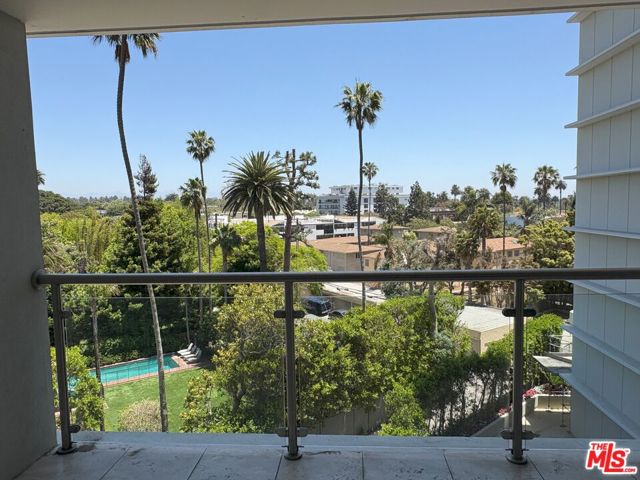 201 Ocean Avenue, Santa Monica CA: https://media.crmls.org/mediaz/5f453c94-4345-4eb3-b3f0-03c0466411df.jpg