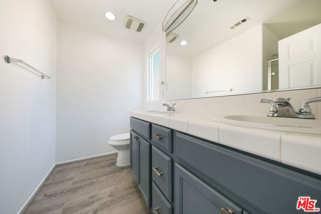 14661 Sherman Way, Van Nuys CA: https://media.crmls.org/mediaz/5f457bea-3f7f-4eb0-8c9e-f76cf056dd69.jpg