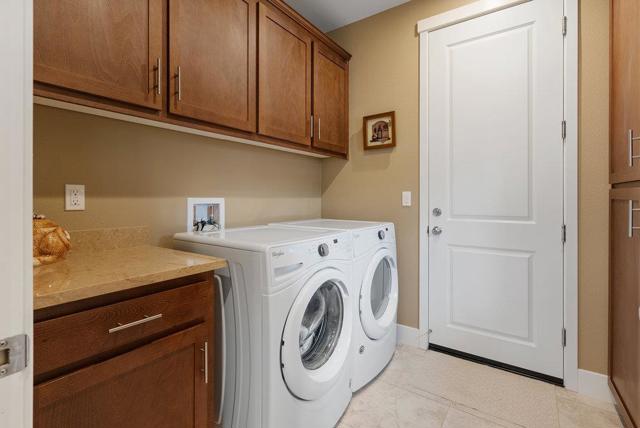 1515 Sunflower Drive, Hollister CA: https://media.crmls.org/mediaz/5f45b48e-415d-4cb7-869c-741bc115a60a.jpg