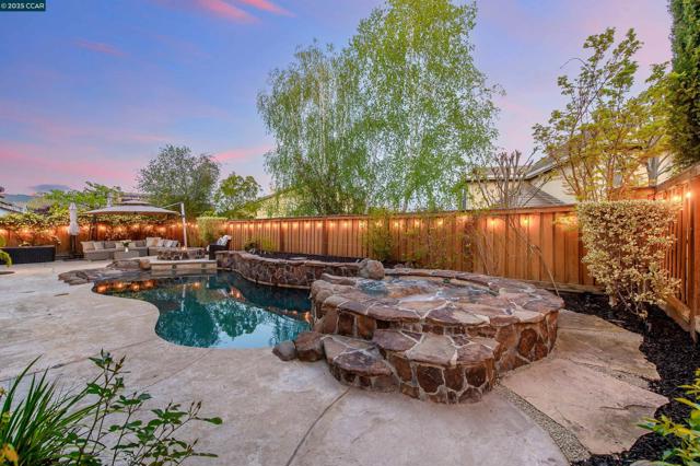 2261 Genoa St, Danville CA: https://media.crmls.org/mediaz/5f45bd94-98c3-41cd-a354-8ce12fa2dad5.jpg