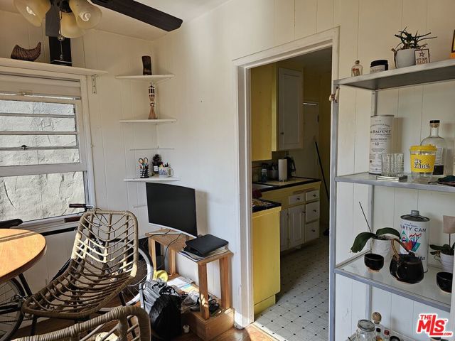 837 Milwood Avenue, Venice CA: https://media.crmls.org/mediaz/5f45cd0e-562c-4596-a762-7d7be48fd711.jpg