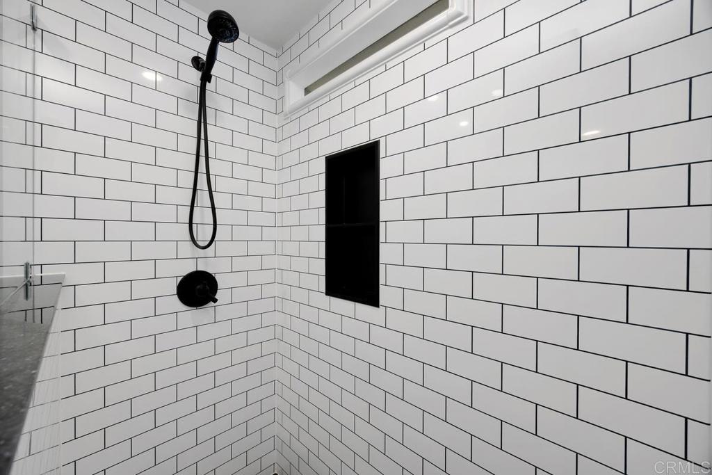 https://media.crmls.org/mediaz/5f466b64-e3c5-47d9-9eb8-93a937195ec1.jpg?preset=X-Large