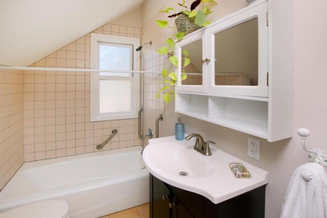 515 Chestnut Street, Santa Cruz CA: https://media.crmls.org/mediaz/5f46c079-f33f-4090-8249-31c44b43332b.jpg