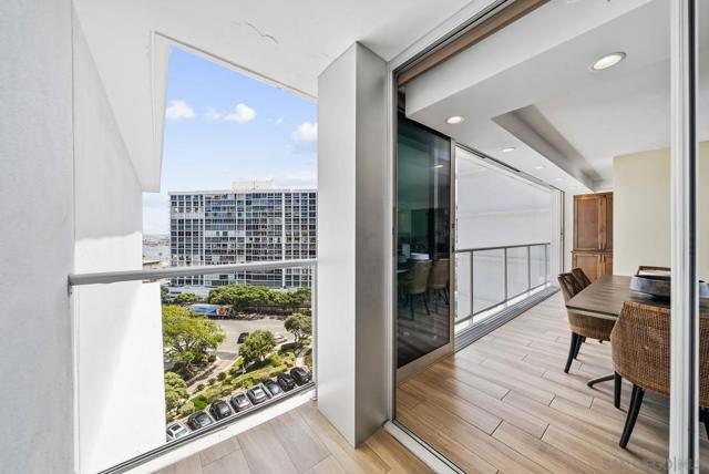 1780 Avenida Del Mundo, Coronado CA: https://media.crmls.org/mediaz/5f471ca1-5c4e-498a-b917-8130f5e9a418.jpg