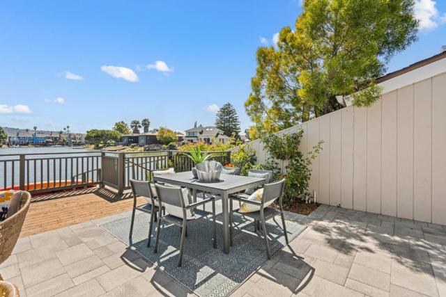 17 Spinnaker Place, Redwood City CA: https://media.crmls.org/mediaz/5f472e5b-1a99-4aa2-8c1f-87ee93705557.jpg