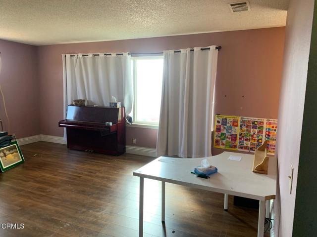 Detail Gallery Image 3 of 10 For 18534 Symeron Rd, Apple Valley,  CA 92307 - 3 Beds | 2 Baths