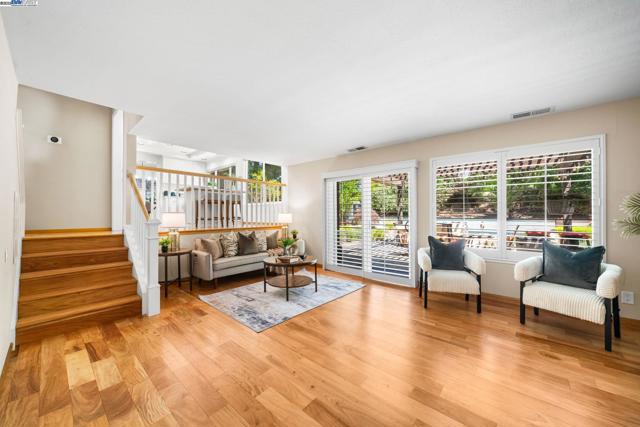 868 Madeira Dr, Pleasanton CA: https://media.crmls.org/mediaz/5f48578f-0eaa-49c8-94a3-1b40c948dd94.jpg