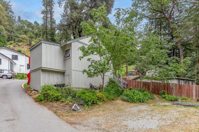 19140 Laurel Drive, Los Gatos CA: https://media.crmls.org/mediaz/5f48a8e3-7825-41c6-ae6e-0b503c9231df.jpg