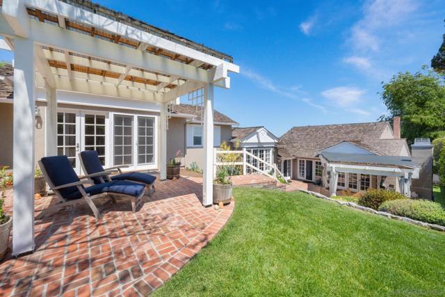 3733 La Cresta Dr, San Diego CA: https://media.crmls.org/mediaz/5f48b474-24e6-4d58-a3fb-0b174706993c.jpg