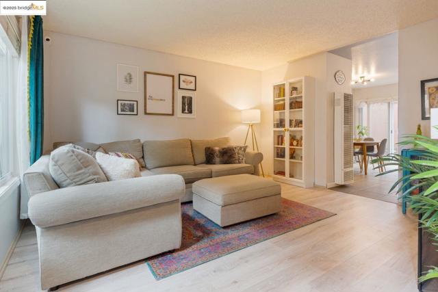 3055 TREAT BLVD, Concord CA: https://media.crmls.org/mediaz/5f48b89f-125d-4d66-8245-ec6bb1decb3f.jpg