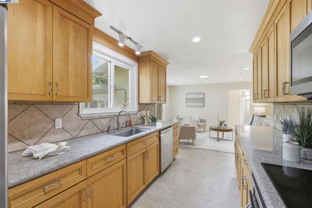 42293 Camino Santa Barbara, Fremont CA: https://media.crmls.org/mediaz/5f490c88-00e2-41b0-bd0c-dcfc7cfd007c.jpg