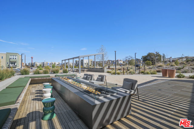 27717 Knoll View Place, Valencia CA: https://media.crmls.org/mediaz/5f491f15-b5c9-4f6b-81f0-99a290c3a751.jpg