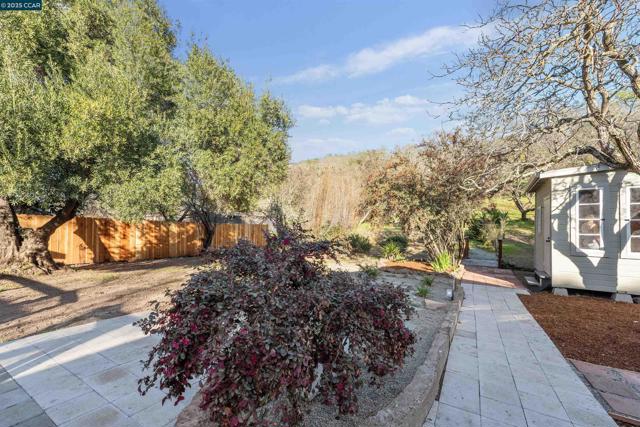 2188 1st Ave, Napa CA: https://media.crmls.org/mediaz/5f493740-f840-4a57-8feb-d5d7a27816d4.jpg