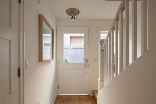 541 Orange Ave, Coronado CA: https://media.crmls.org/mediaz/5f495c49-6893-4901-82c4-fb4c746261d7.jpg