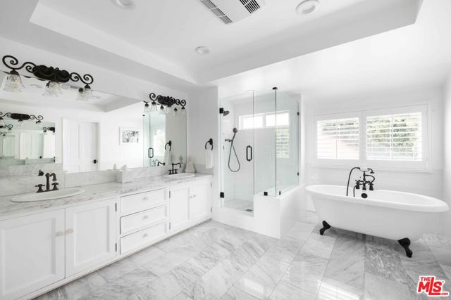 9809 Beeson Drive, Beverly Hills CA: https://media.crmls.org/mediaz/5f4996e4-aa5b-44cb-a6b8-04bf859b4f76.jpg