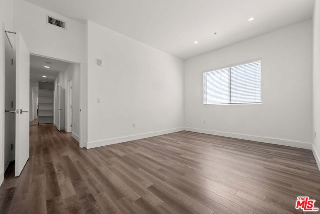 1215 S Bedford Avenue, Los Angeles CA: https://media.crmls.org/mediaz/5f4996f0-1aa5-4d38-b38b-25626305ba37.jpg