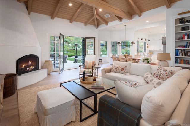 15807 Puerta Del Sol, Rancho Santa Fe CA: https://media.crmls.org/mediaz/5f4999fd-c7b7-4362-8683-0d42c7e0a67d.jpg