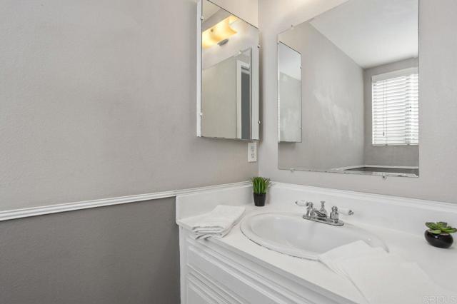 Detail Gallery Image 12 of 35 For 2112 E Vista Way #35,  Vista,  CA 92084 - 1 Beds | 1/1 Baths