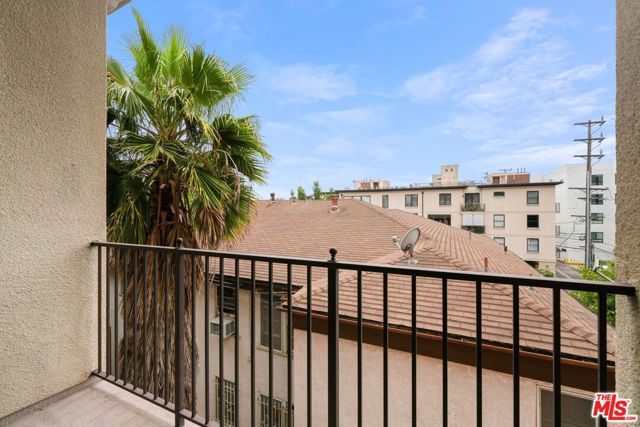 10275 Missouri Avenue, Los Angeles CA: https://media.crmls.org/mediaz/5f4a6e12-7d55-4c58-a0a0-f2b1da452f6f.jpg