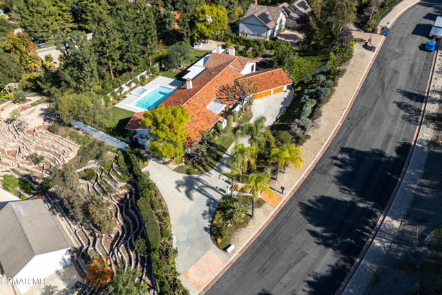 87 Pinecrest Road, Westlake Village CA: https://media.crmls.org/mediaz/5f4a7a2e-01e5-41c4-8cd5-00d6a71e3ea2.jpg