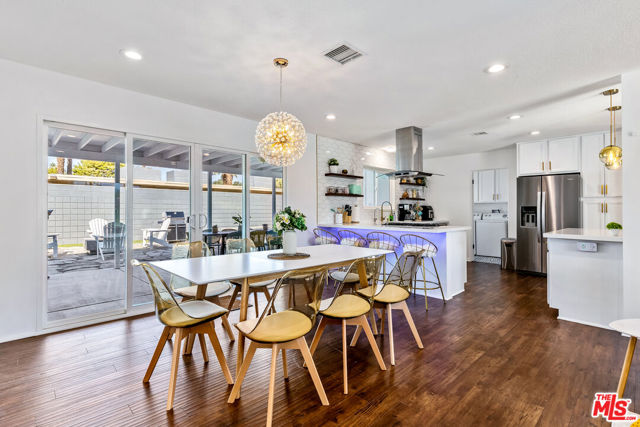 980 N Buttonwillow Circle, Palm Springs CA: https://media.crmls.org/mediaz/5f4ac941-abb6-45b3-b2aa-4f11669cbdd1.jpg
