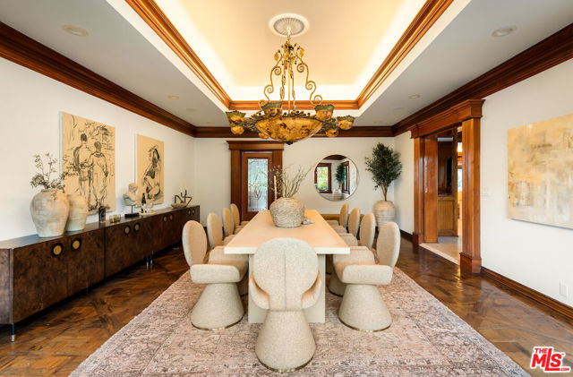 9996 Sunset Boulevard, Beverly Hills CA: https://media.crmls.org/mediaz/5f4af6f8-bb76-44bf-b04f-b98a9f1d6cb2.jpg
