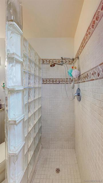 2701 Harriet St, Oceanside CA: https://media.crmls.org/mediaz/5f4ca97b-4914-42d7-84bc-045c54e0bfcb.jpg