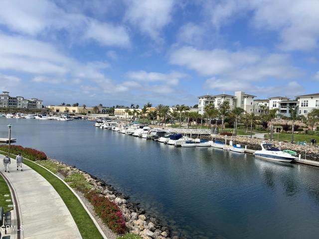 Detail Gallery Image 2 of 20 For 1465 Donegal Way, Oxnard,  CA 93035 - 3 Beds | 3 Baths