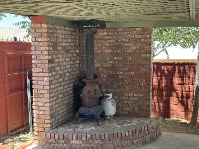 7585 Joshua Lane, Yucca Valley CA: https://media.crmls.org/mediaz/5f4d0b3e-198a-44a3-ae0d-859a82548226.jpg