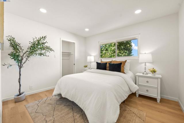 2561 Middlefield Ave, Fremont CA: https://media.crmls.org/mediaz/5f4d1ace-e8f3-4177-9a6e-620178ee8c24.jpg